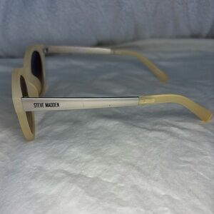 Steve Madden Beige Sunglasses